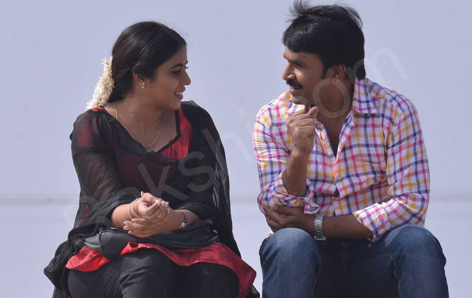 jayammu niscayammura movie stills - Sakshi5