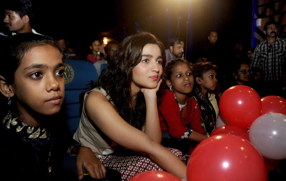 Alia Bhatt Celebrates Childrens Day 201611