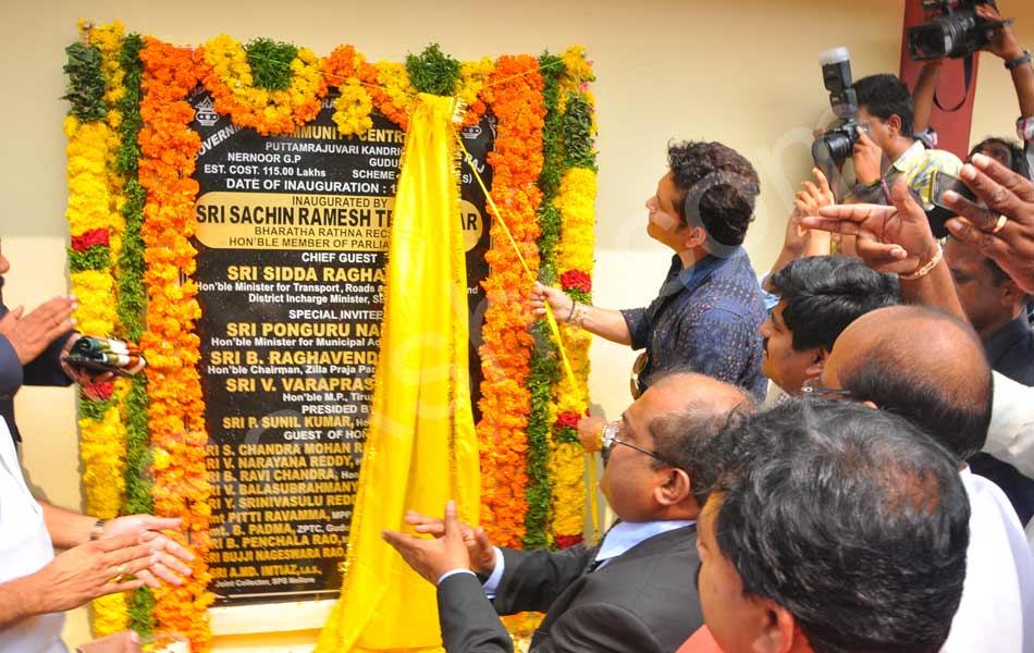 Sachin visits his adopted village Puttamraju Kandrika in AP1