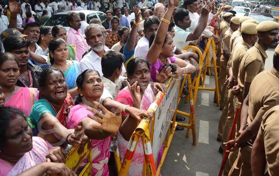Jayalalithas critical health7