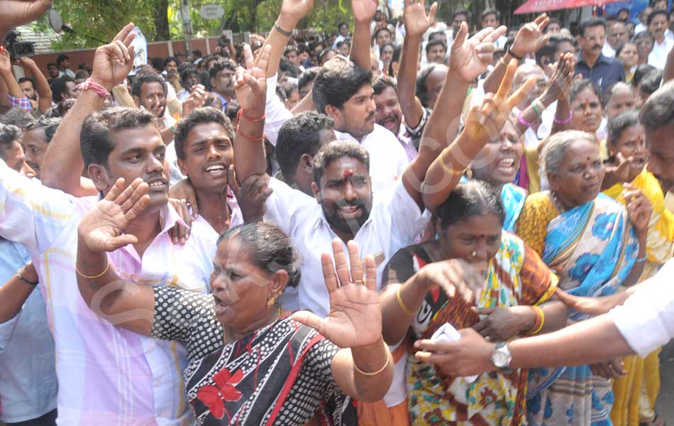 Jayalalithas critical health30