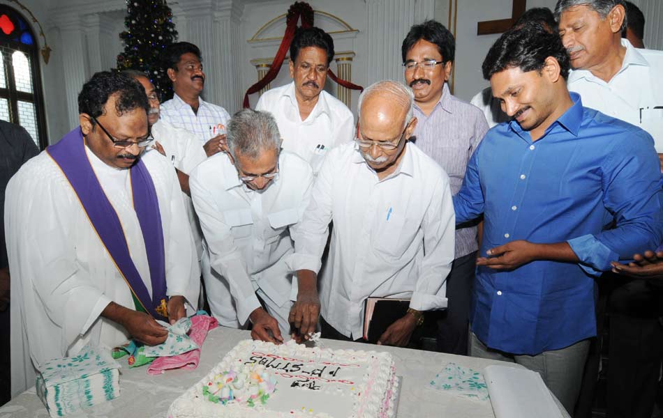 YS jagan family participated in christmas celebration7