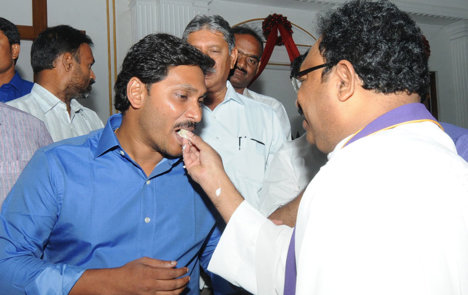 YS jagan family participated in christmas celebration10