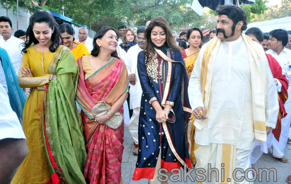 Gautamiputra Satakarni Movie Unit Visits Tirumala - Sakshi1