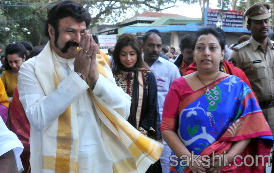 Gautamiputra Satakarni Movie Unit Visits Tirumala - Sakshi6