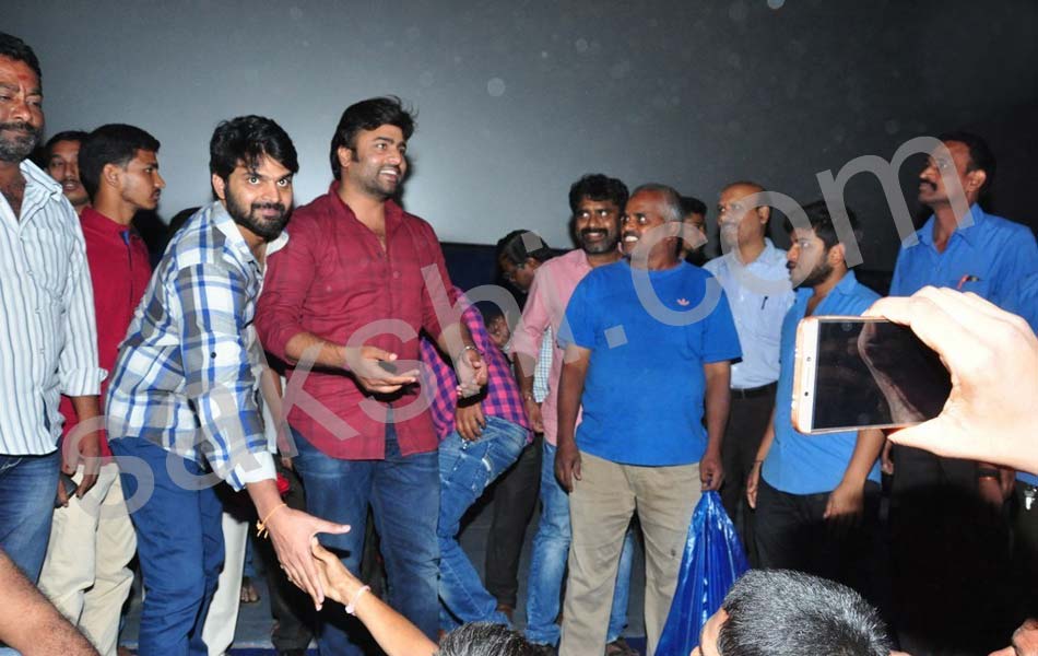 Appatlo Okadundevadu Theatre Coverage10