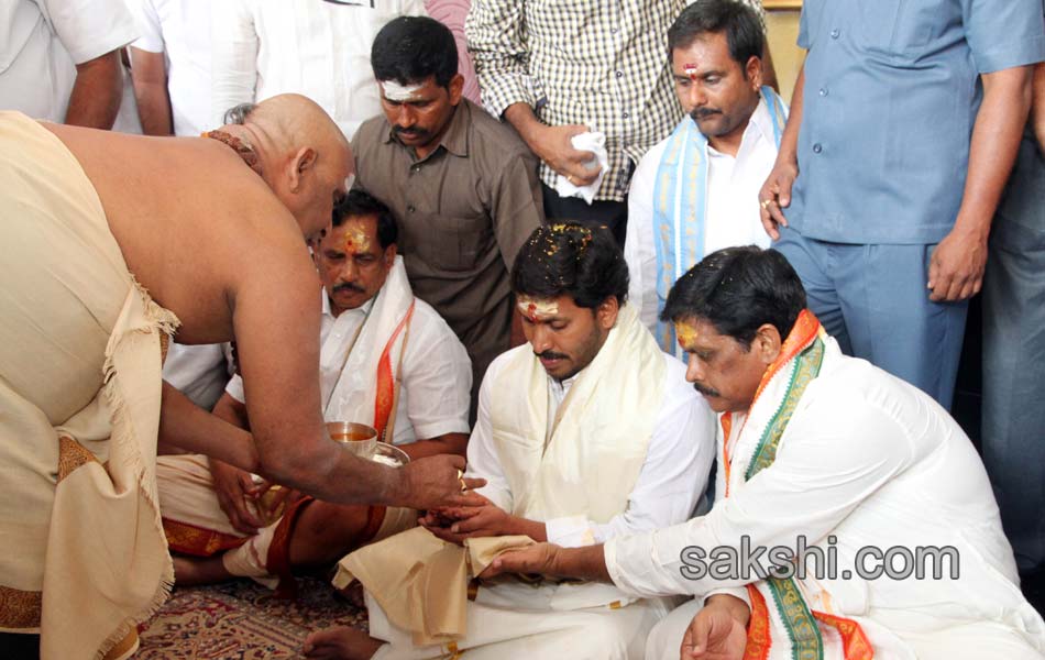 ys jagan in srisailam mallanna temple - Sakshi14