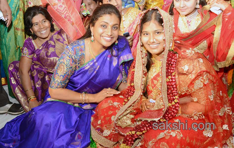 ys jagan blesses newly wed couple in guntur - Sakshi7