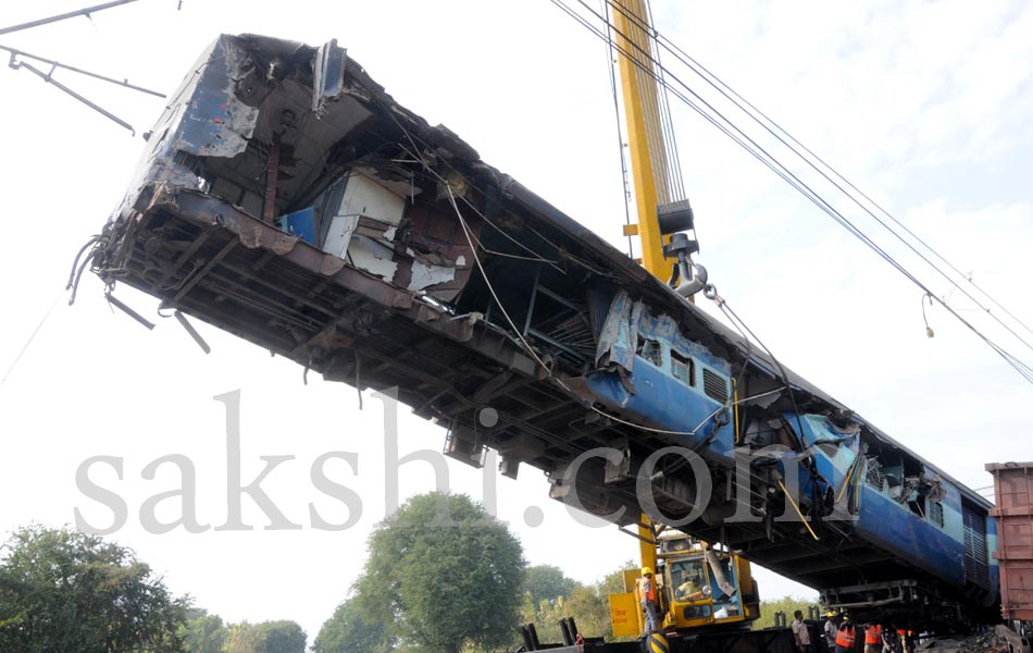 Train accident in andhra pradesh35