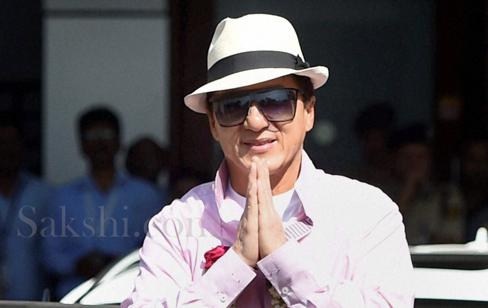 Jackie Chan has landed in Mumbai For Promotion of KungfuYoga16