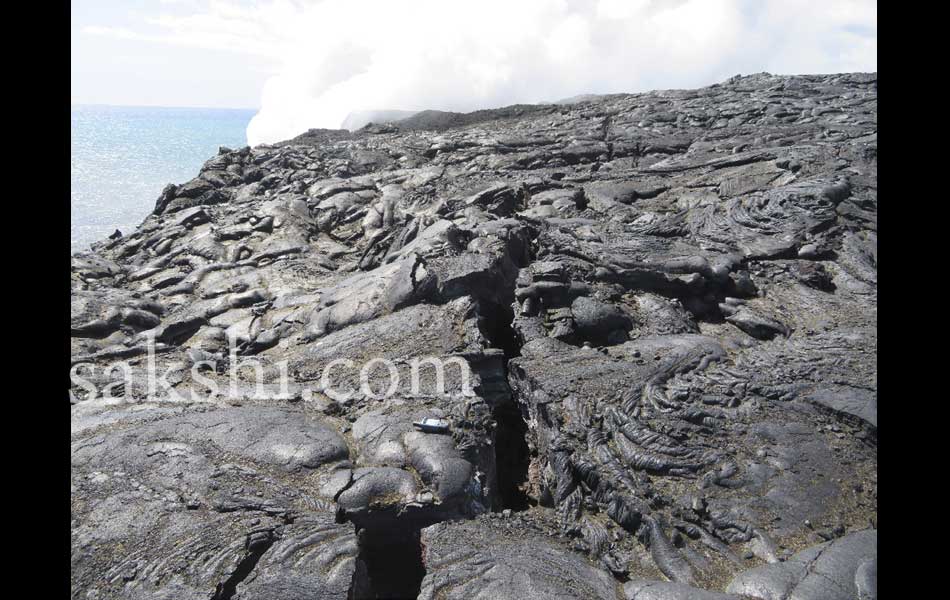 Massive lava stream exploding into ocean in Hawaii11