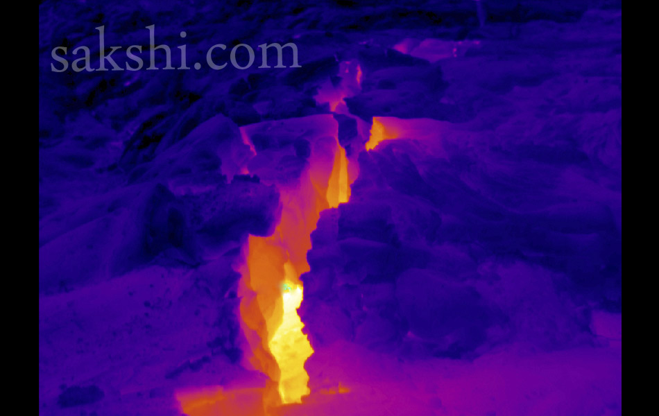 Massive lava stream exploding into ocean in Hawaii12