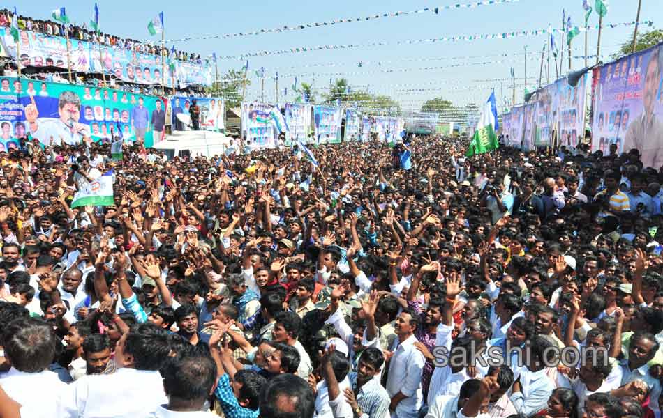 Today YS Jagan Mohan Reddy Mahadarna at uravakonda - Sakshi6