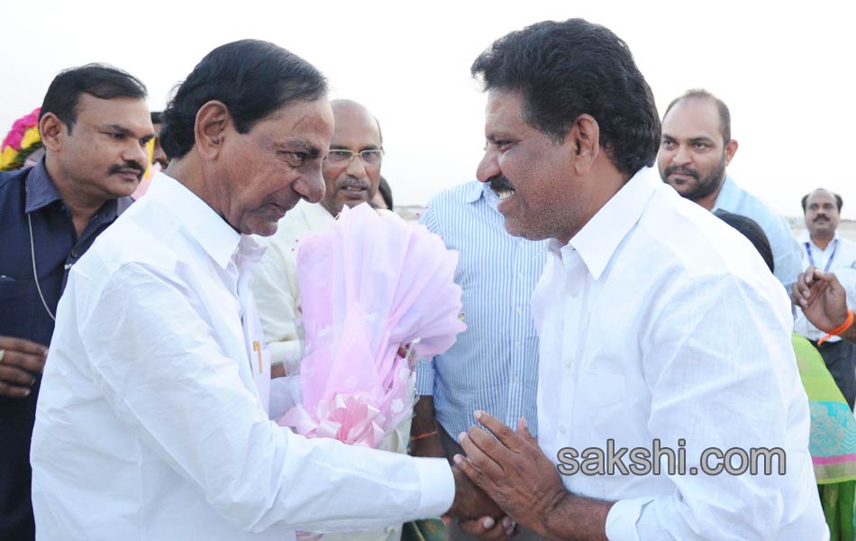 grand welcome on telangana cm kcr - Sakshi9