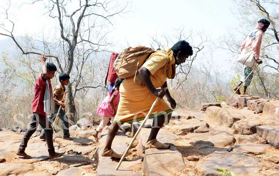 Siva devotees start journey to Srisailam Temple - Sakshi10