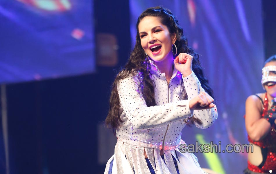 sunny leone dance in Rogue Movie Audio Release Functio - Sakshi6