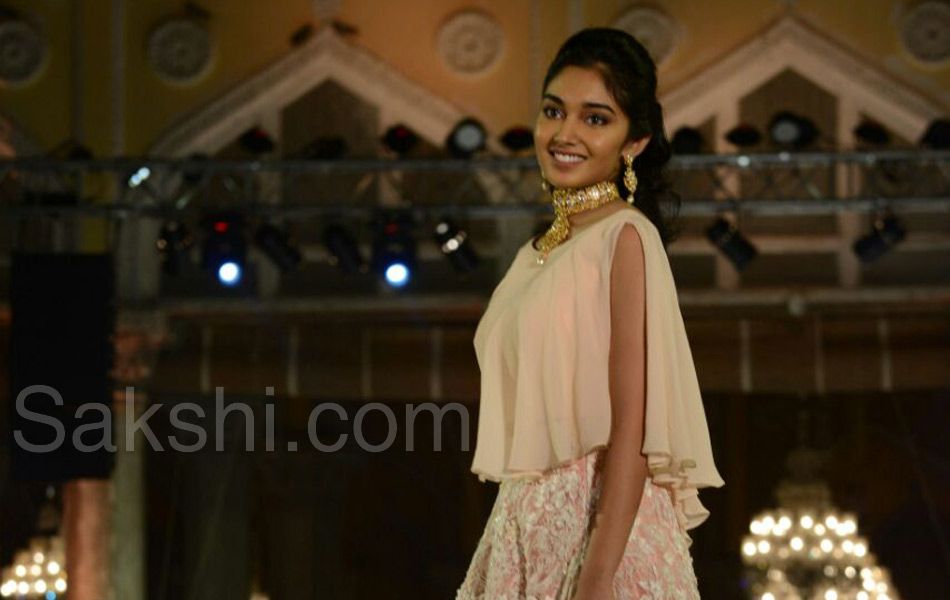 Rotary Club of Hyd Deccan invts u 2 covr Fashion Show7