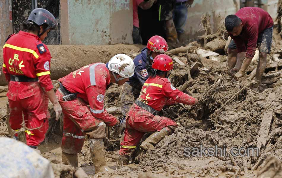 Colombia shaken after surging rivers avalanche leaves20