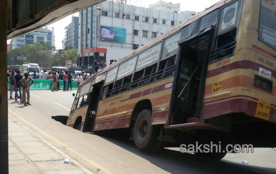 Huge cave in on popular Mount Road in Chennai swallows bus and car - Sakshi10