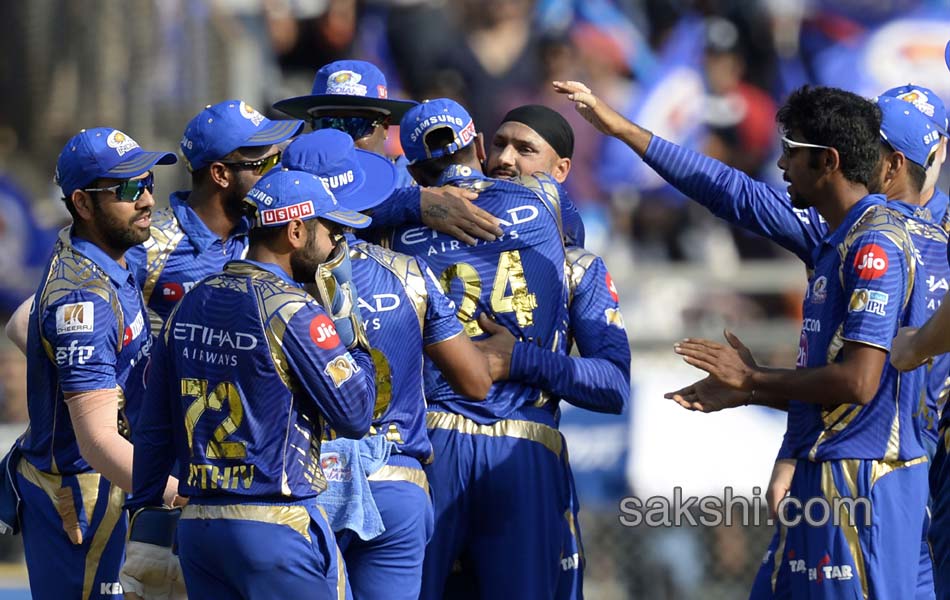 mumbai indians beats gujarat lions by 6 wickets - Sakshi17