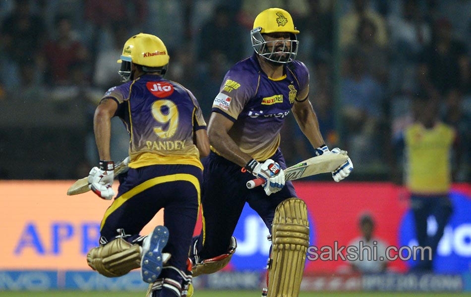 Kolkata Knight Riders beat Delhi Daredevils by 4 wickets4