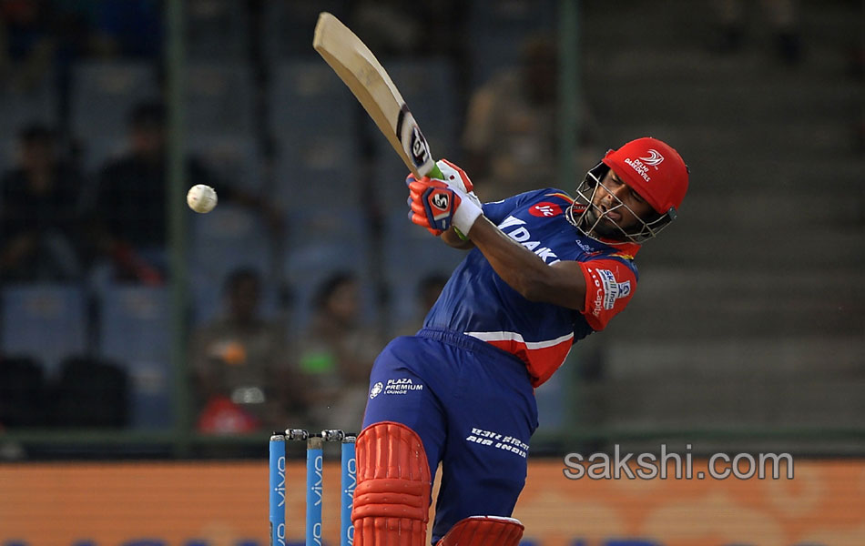 Kolkata Knight Riders beat Delhi Daredevils by 4 wickets14