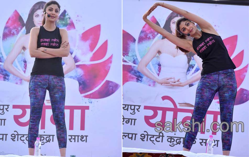 Bollywood Actress Shilpa Shetty performs Yoga in Jaipur4