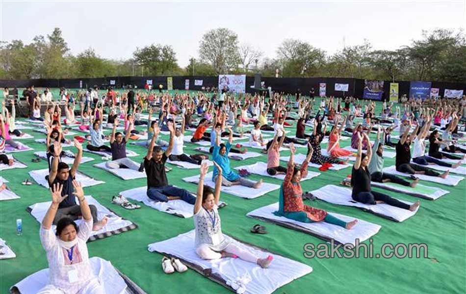 Bollywood Actress Shilpa Shetty performs Yoga in Jaipur9