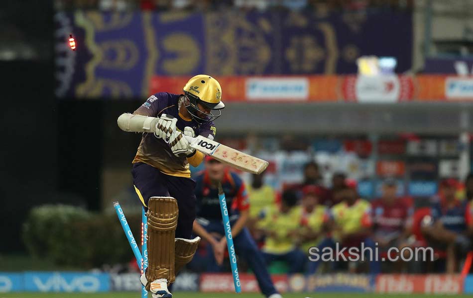 Kolkata Knight Riders won match with  Delhi Daredevils4