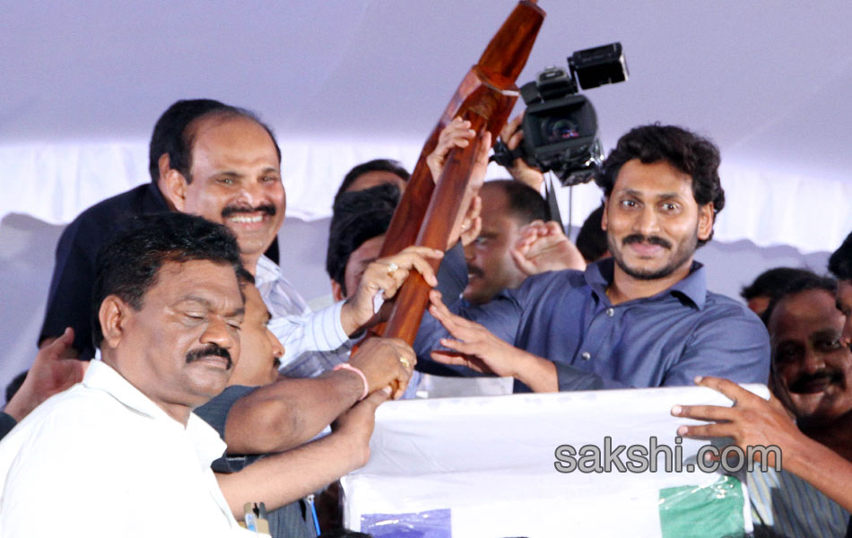 YS Jagan Mohan Reddy Rythu Deeksha Second Day - Sakshi4