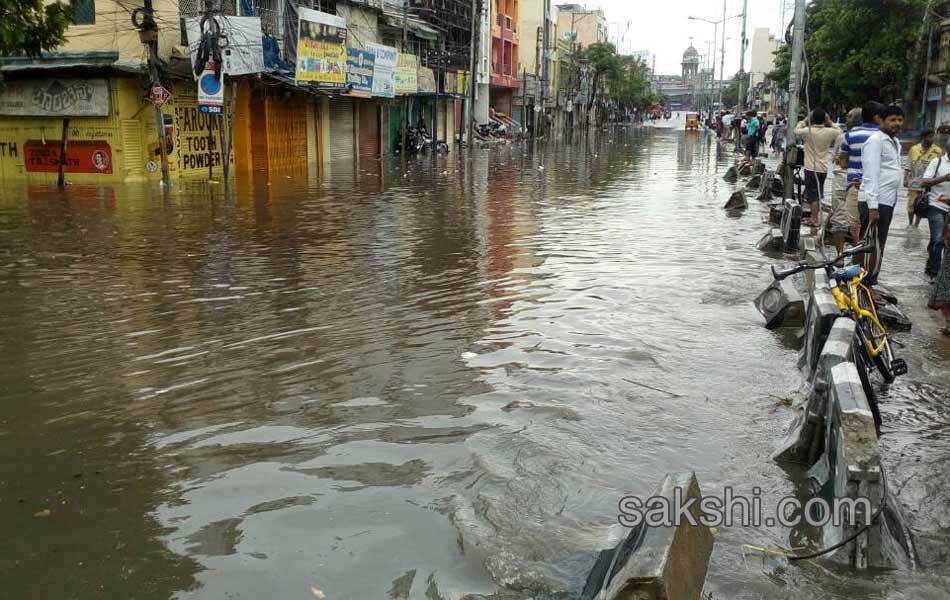 heavyrain in hyderabad - Sakshi4