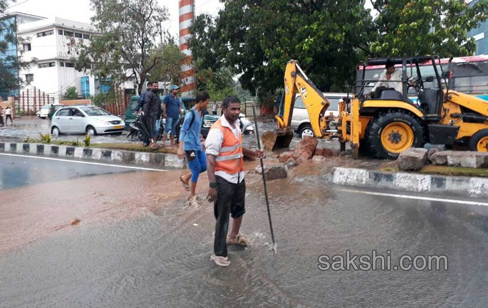 heavyrain in hyderabad - Sakshi13