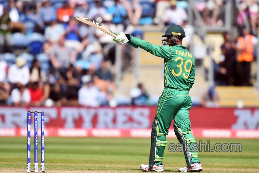 Pakistan stun England to win by 8 wickets and reach final23