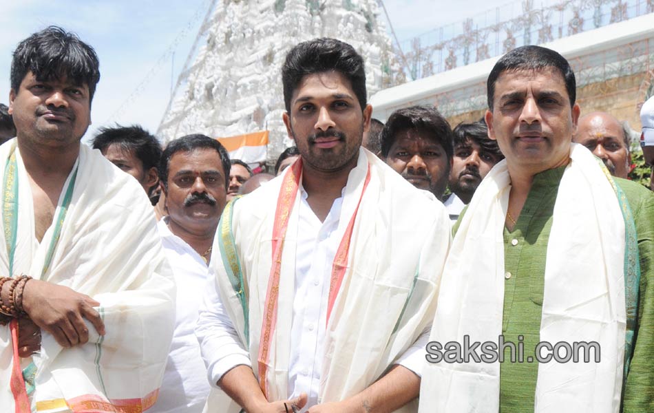 duvvada jagannadham team at tirumala20