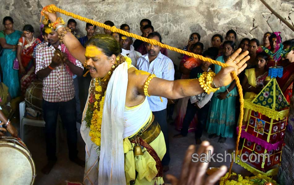 golkonda bonalu - Sakshi9