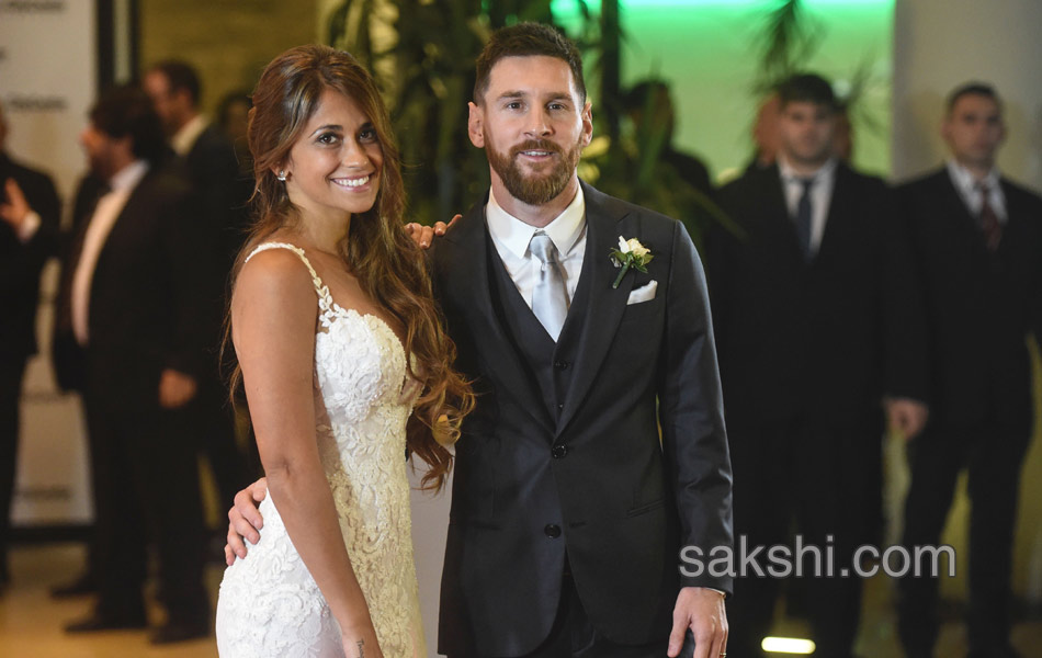 Lionel Messi marries his childhood sweetheart in a ceremony14