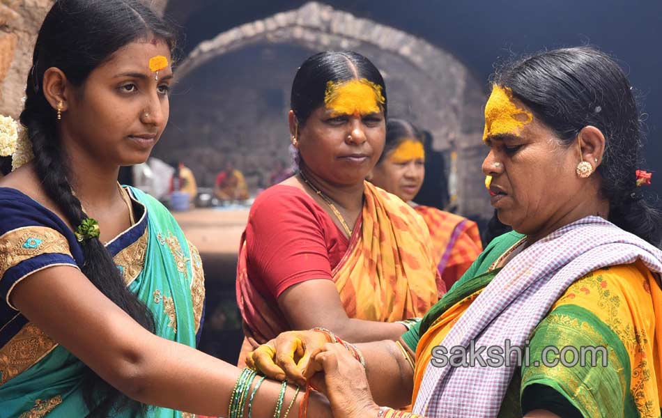 laldarwaza bonalu14