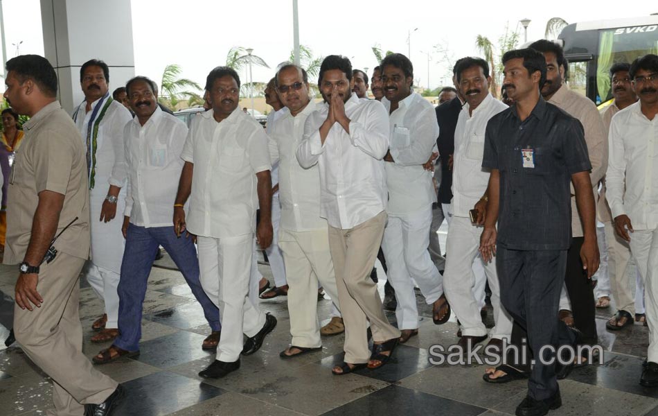 ys jagan mohan reddy vote in PresidentialElection - Sakshi6