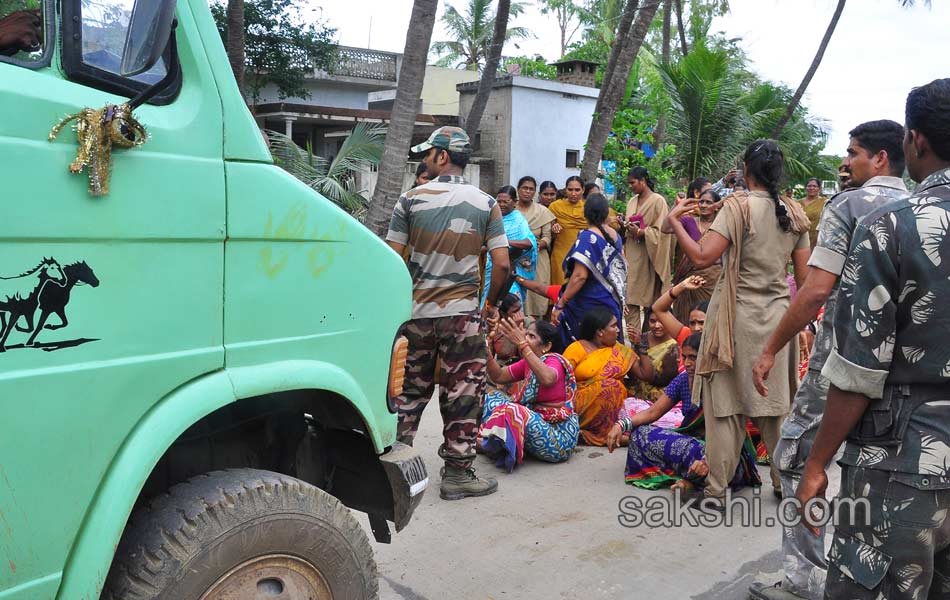 Tundurru People Protest Against Aqua Food Park - Sakshi5