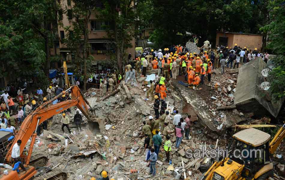 Building collapse in mumbai ghatkopa area10