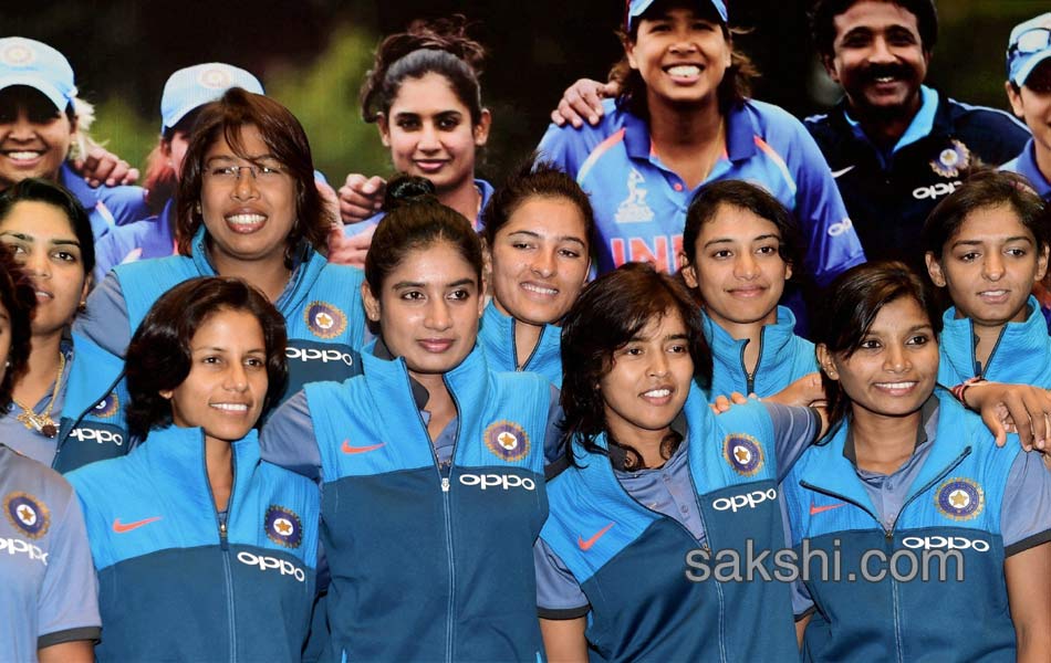 grand welcome in womens cricekt Team8