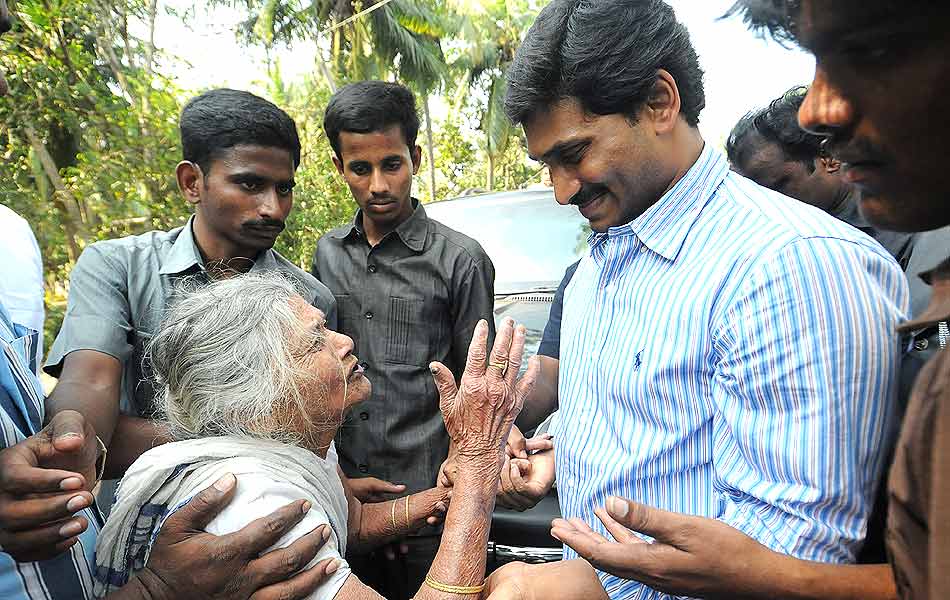 YS Jagan tour of helen cyclone affected areas - Sakshi8