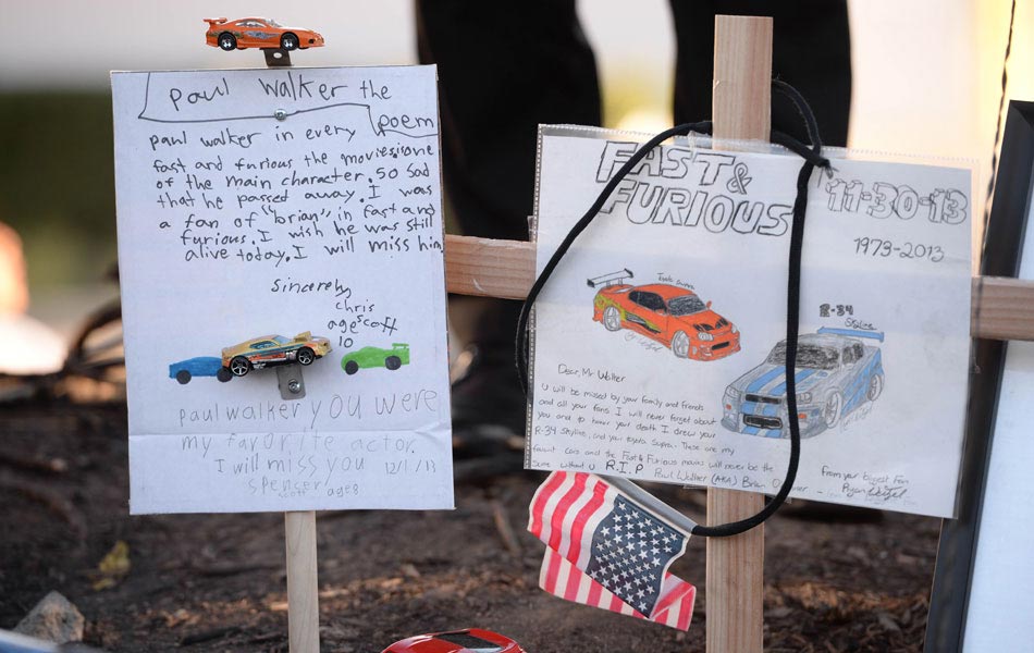 Fans pays tribute to Paul Walker4