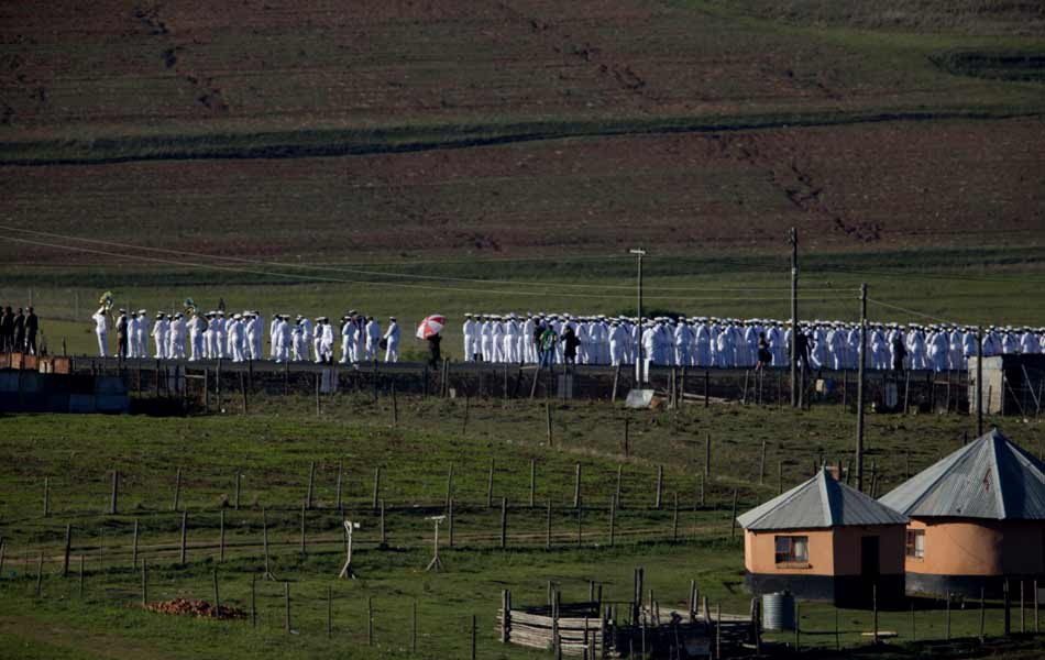 Nelson Mandela buried in the rolling hills of South Africa25