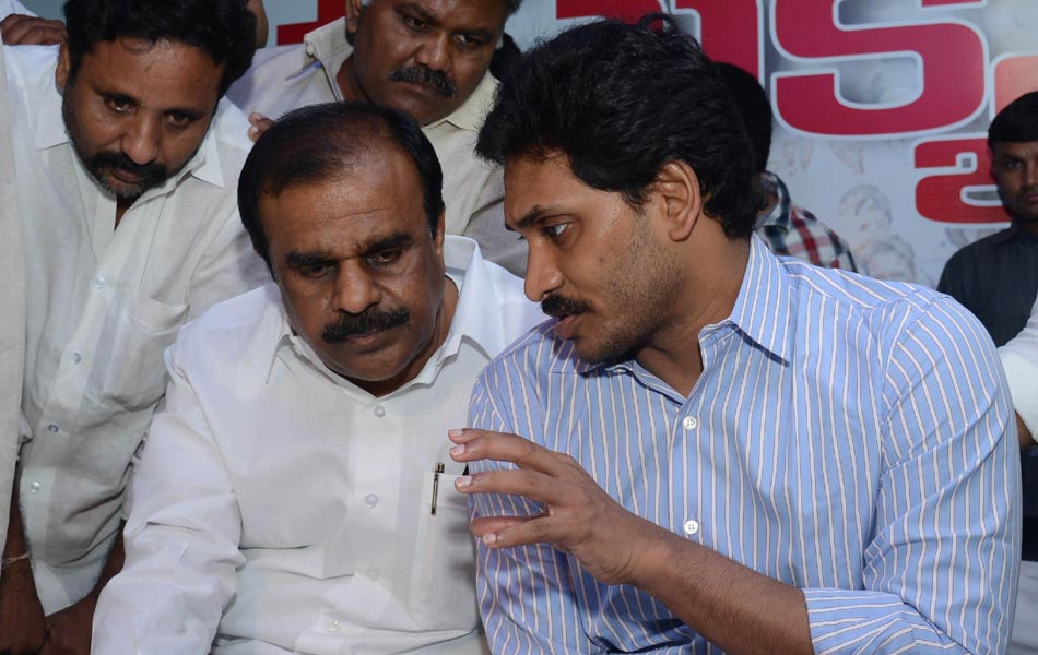 ys jagan takes up fasting for united state - Sakshi16