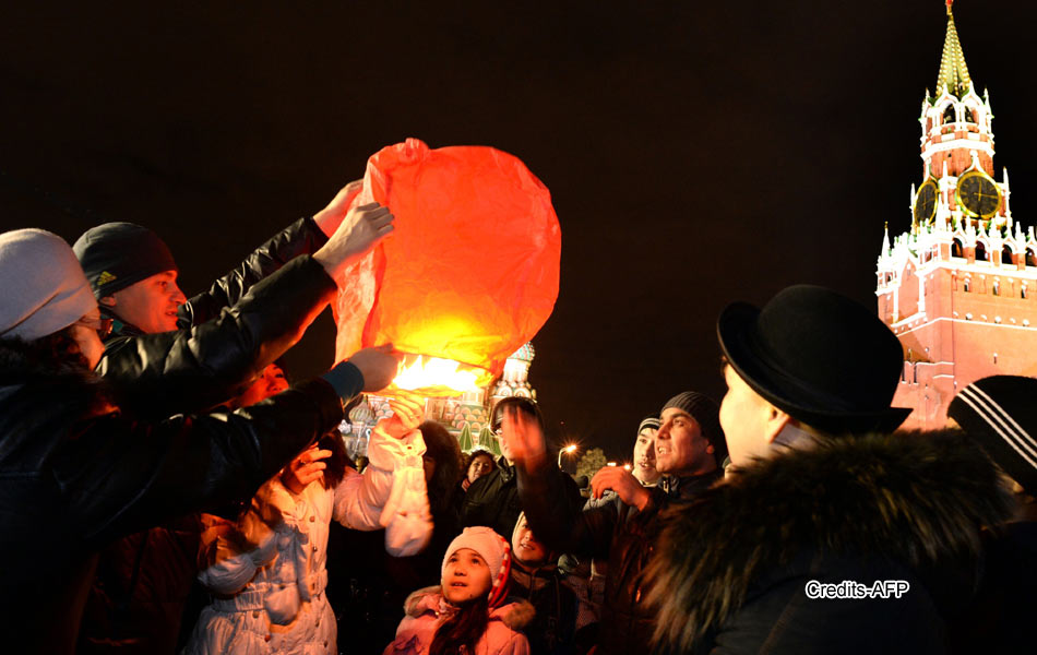 Fireworks explode over Ebrie Lagoon during New Year celebrations - Sakshi32