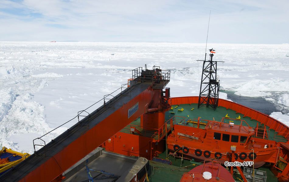 Passengers on Russian MV Akademik Shokalskiy ship11