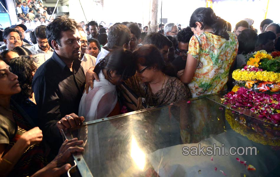 Celebrities and fans pay tributes to Uday Kiran9