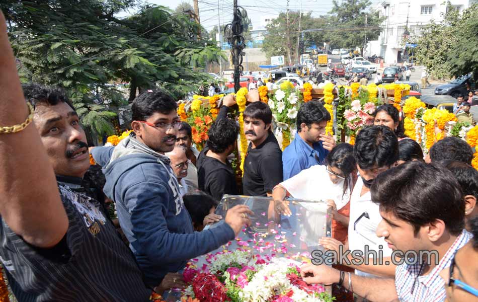 Celebrities and fans pay tributes to Uday Kiran33