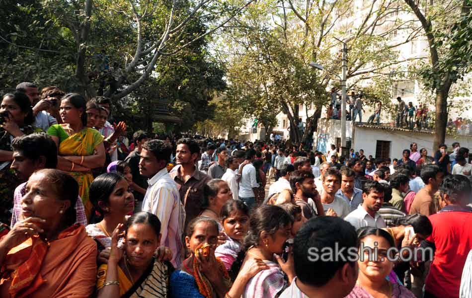 Celebrities and fans pay tributes to Uday Kiran41